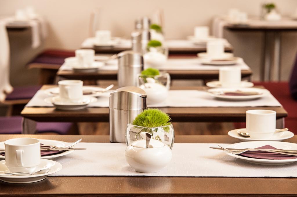 Hotel Hollmann Halle  Екстер'єр фото