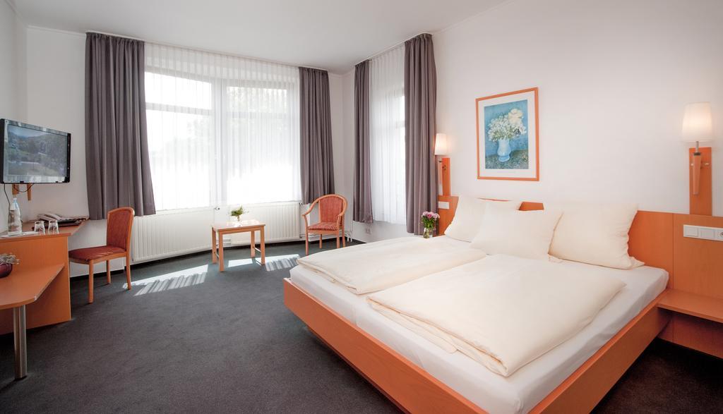 Hotel Hollmann Halle  Екстер'єр фото
