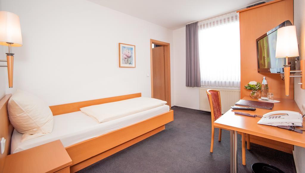 Hotel Hollmann Halle  Екстер'єр фото